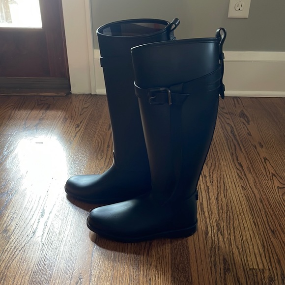 Burberry Rain Boots NWOT - Picture 1 of 7